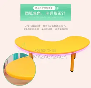 Moonshape Table