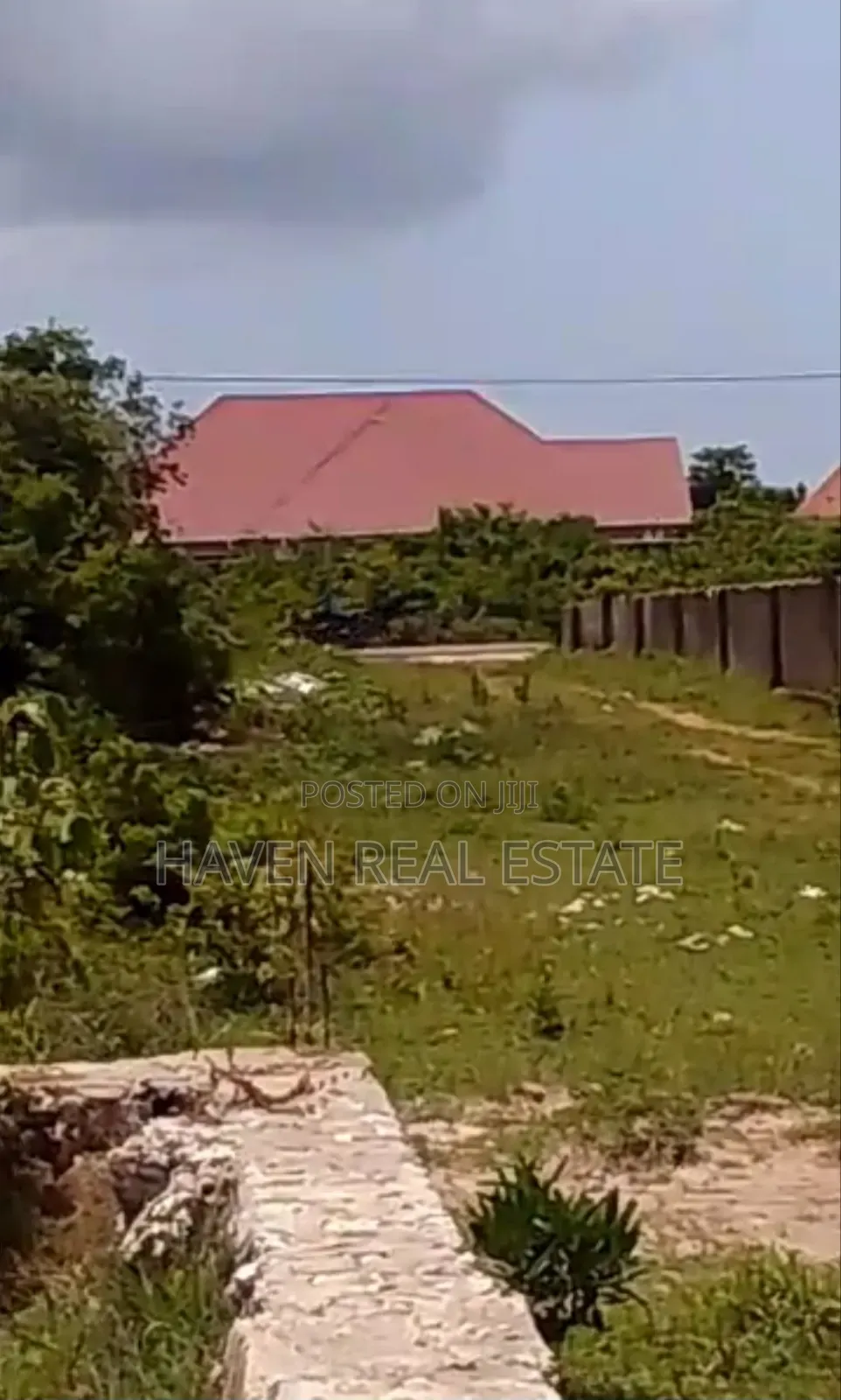 Kiwanja Kinauzwa Jumbi Zanzibar