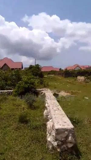 Kiwanja Kinauzwa Jumbi Zanzibar