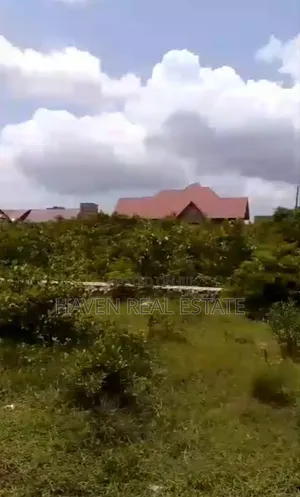 Kiwanja Kinauzwa Jumbi Zanzibar