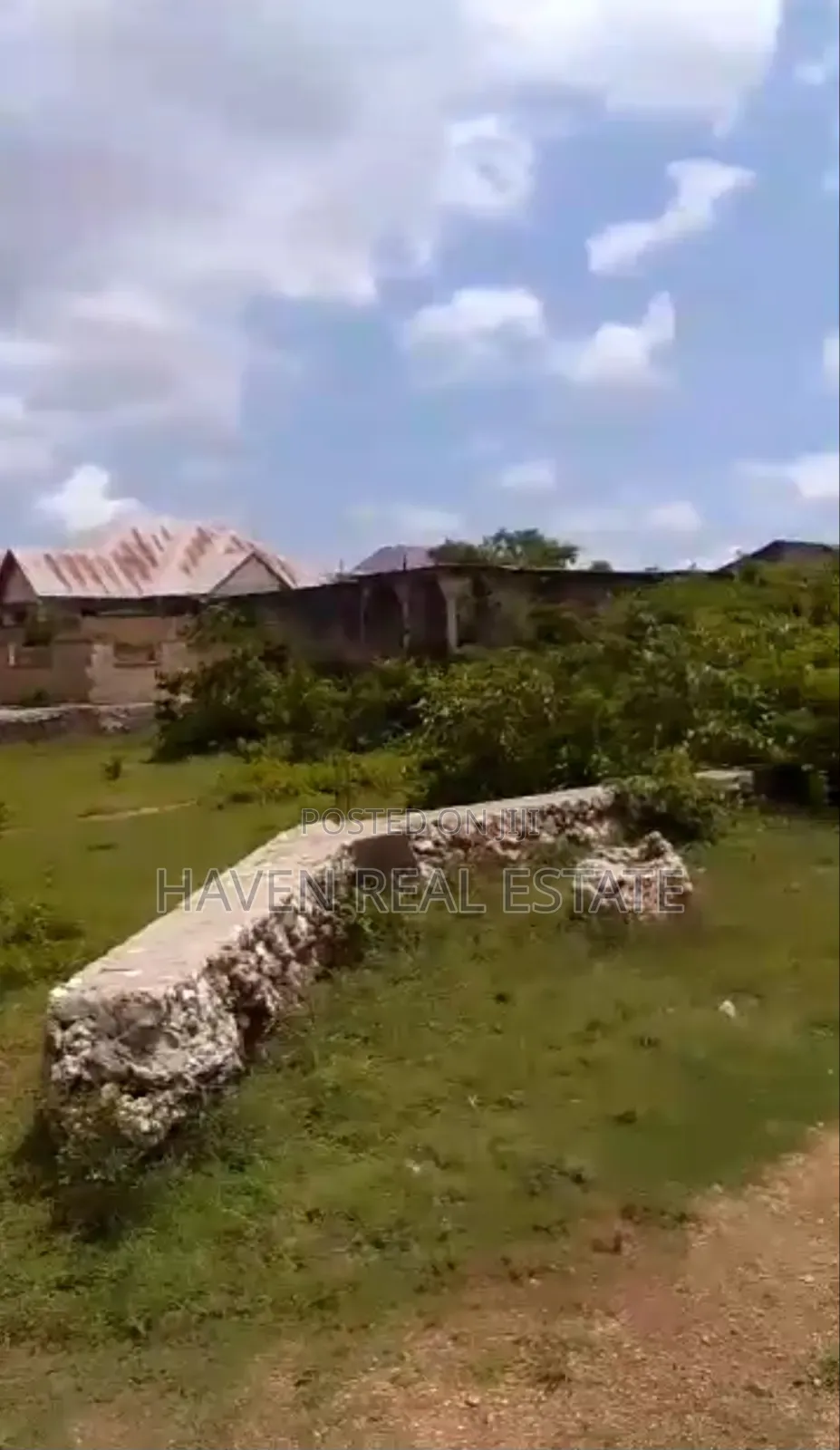 Kiwanja Kinauzwa Jumbi Zanzibar