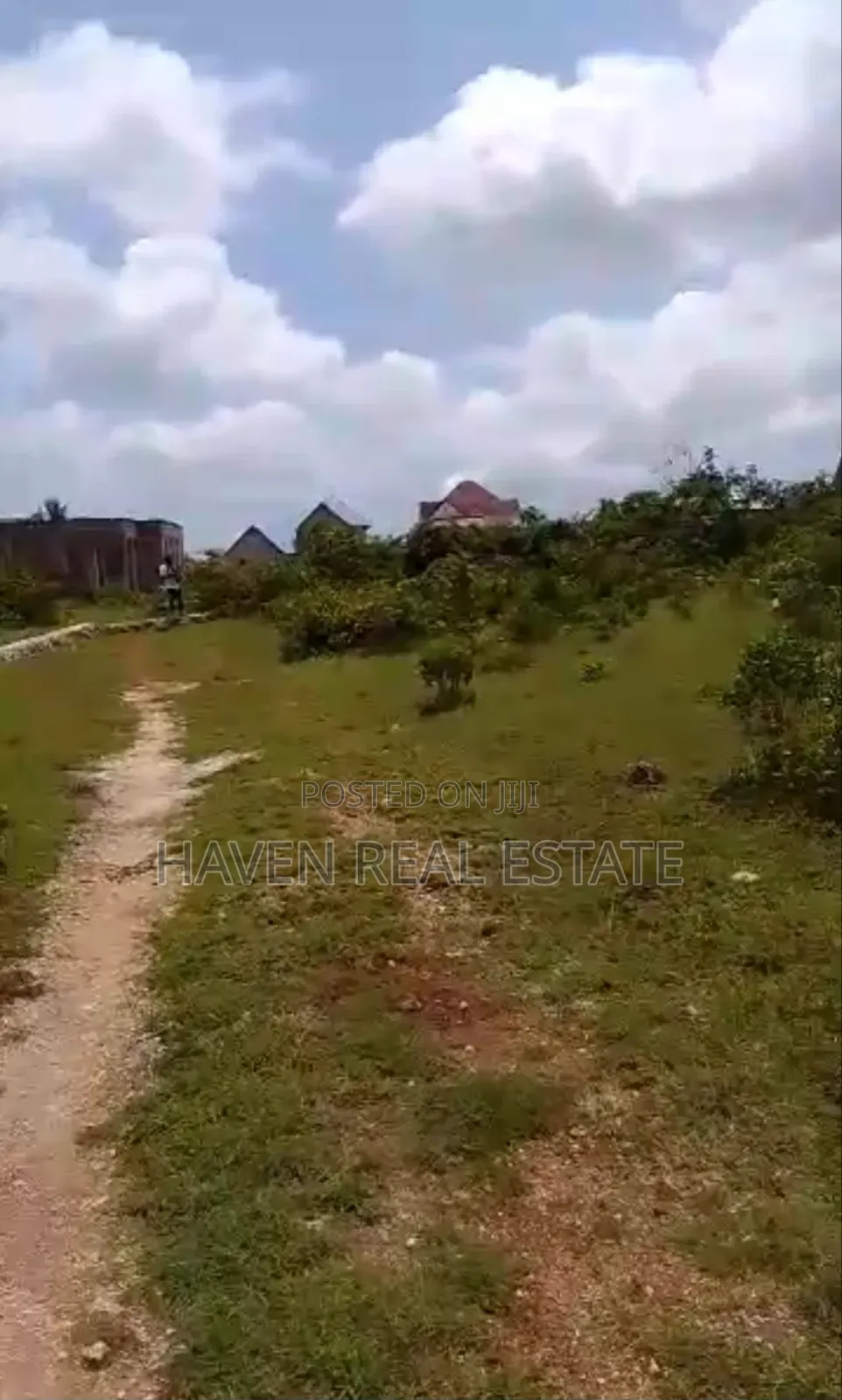 Kiwanja Kinauzwa Jumbi Zanzibar