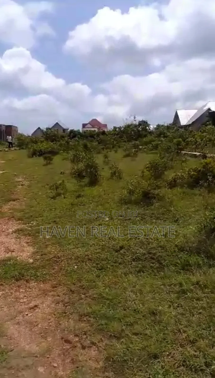 Kiwanja Kinauzwa Jumbi Zanzibar