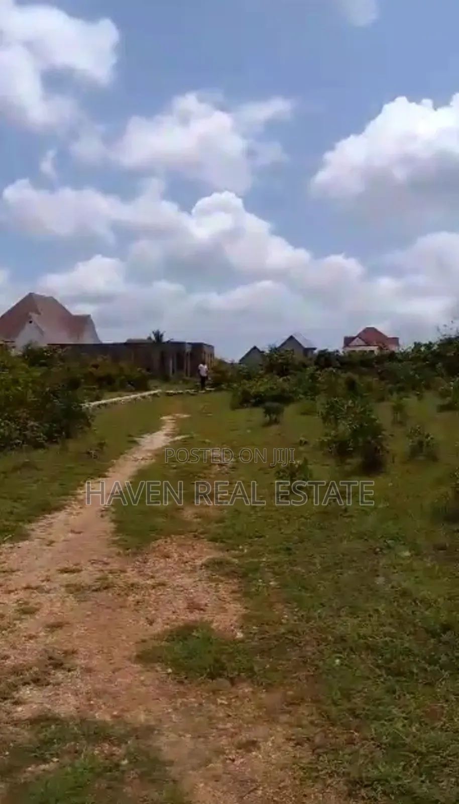 Kiwanja Kinauzwa Jumbi Zanzibar