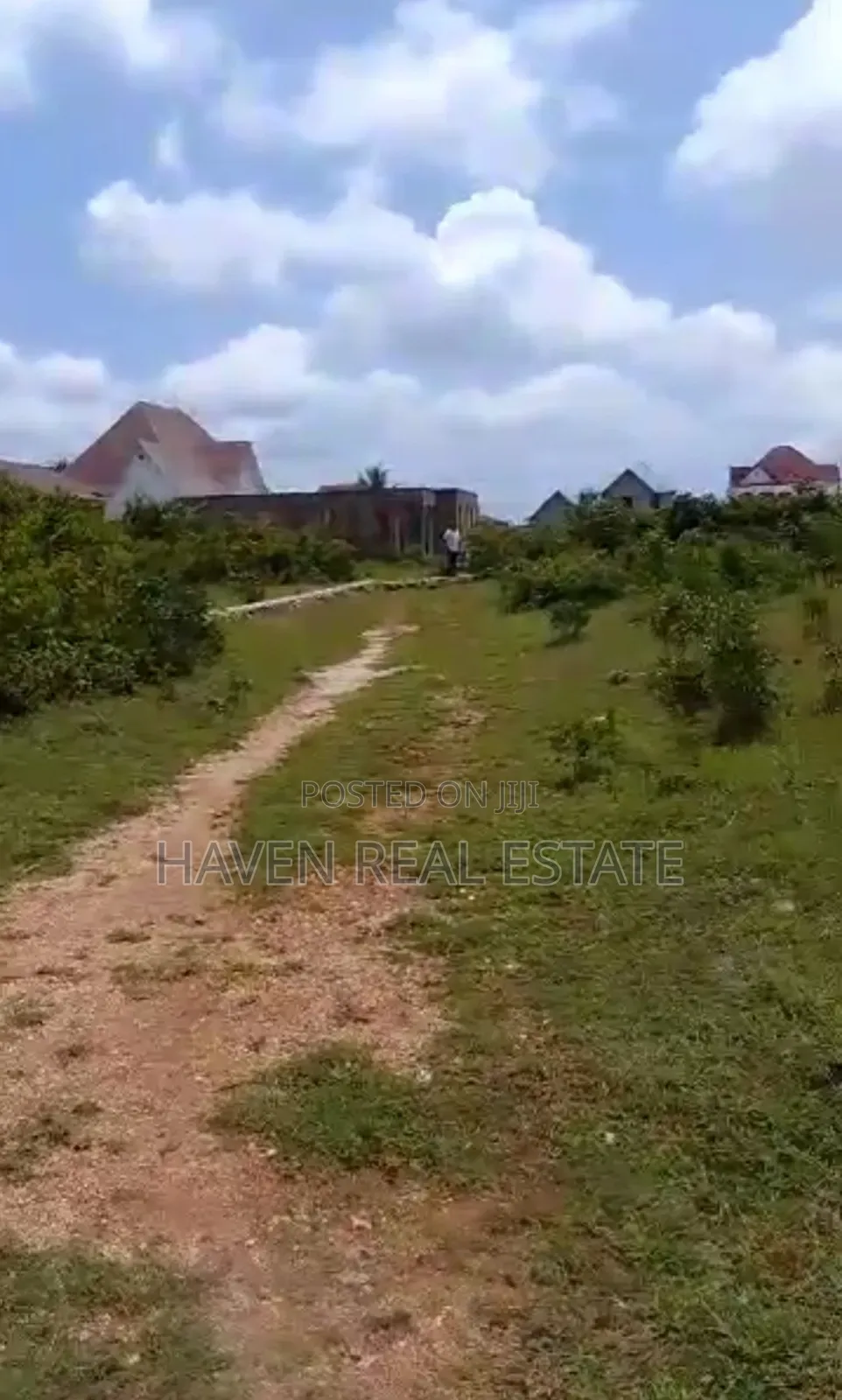 Kiwanja Kinauzwa Jumbi Zanzibar