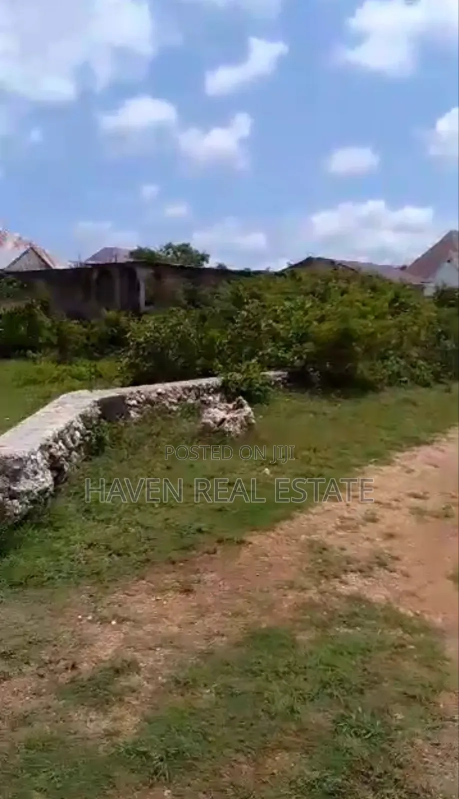 Kiwanja Kinauzwa Jumbi Zanzibar