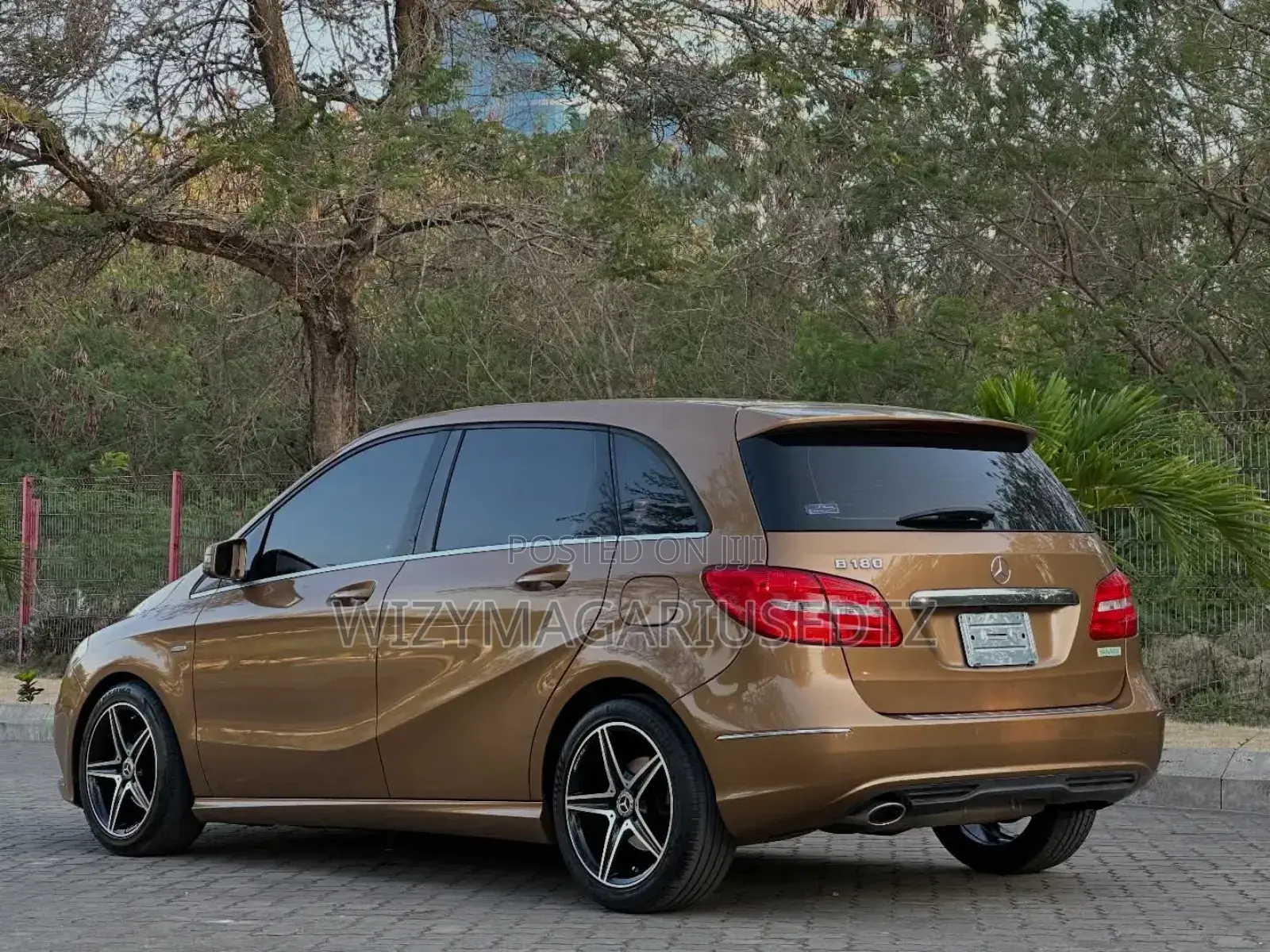 Mercedes-Benz B-Class 2013 Brown