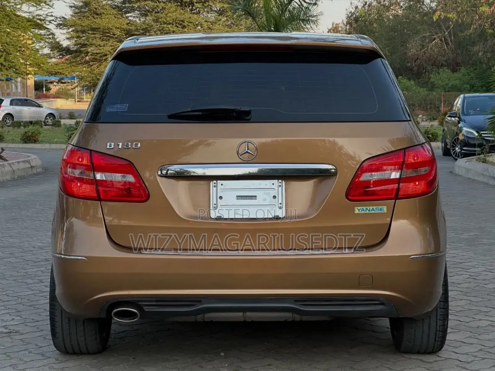 Mercedes-Benz B-Class 2013 Brown