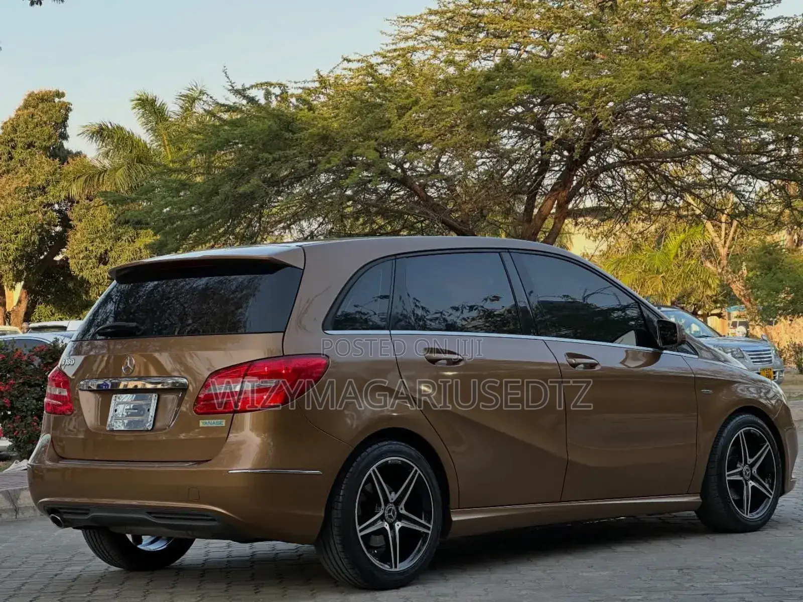 Mercedes-Benz B-Class 2013 Brown