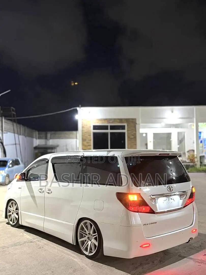 Toyota Alphard 2.4 Petrol FWD 2008 White
