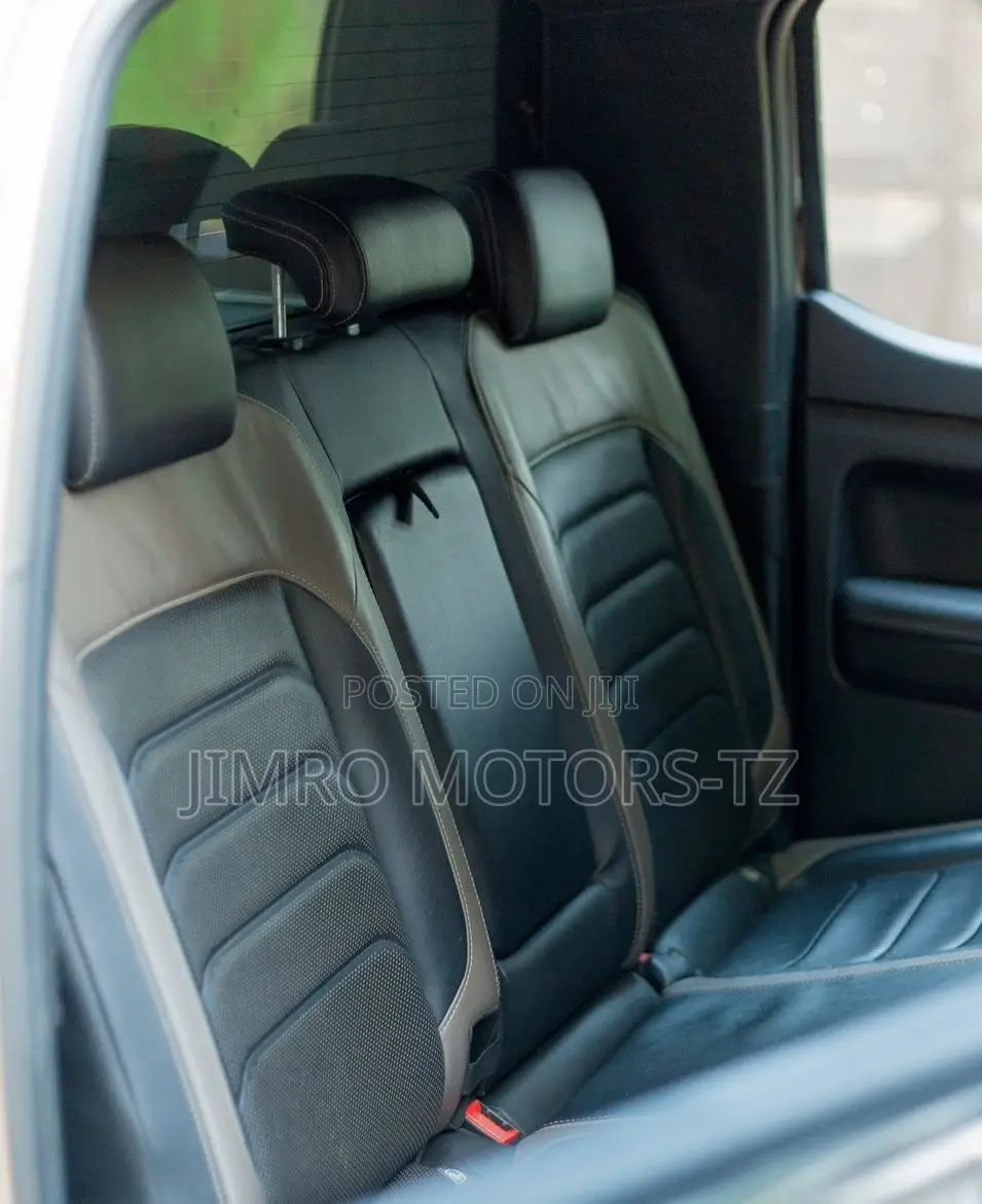 Volkswagen Amarok 2023 Burgundy