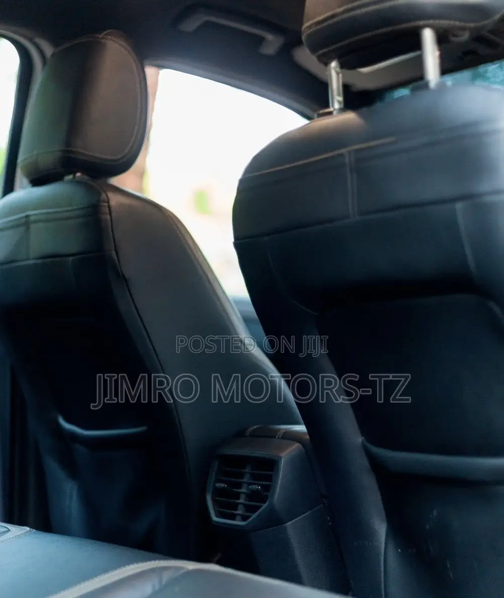 Volkswagen Amarok 2023 Burgundy