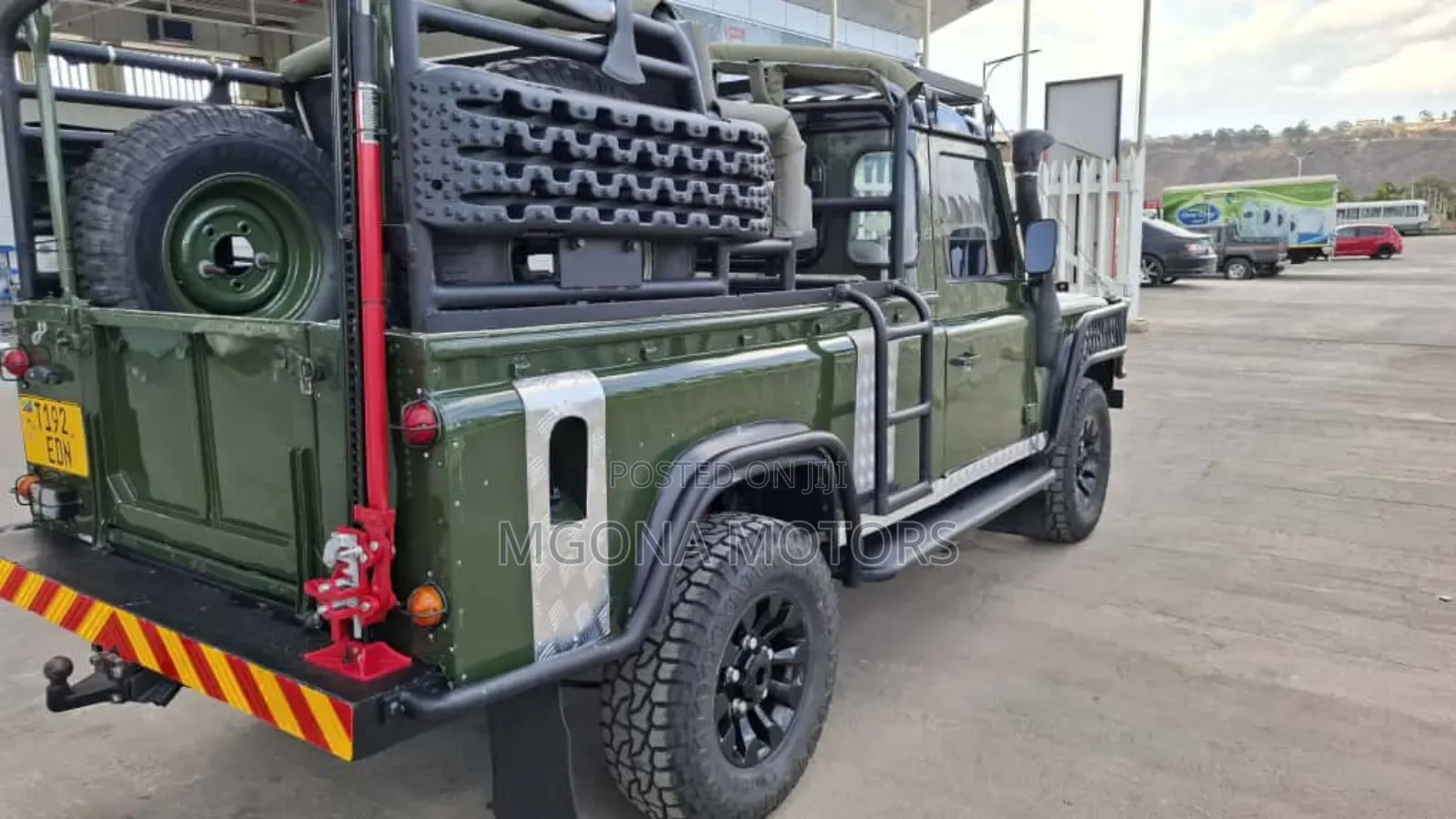 Land Rover Defender 2002 Green
