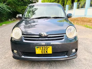 Toyota Sienta 2006 Gray