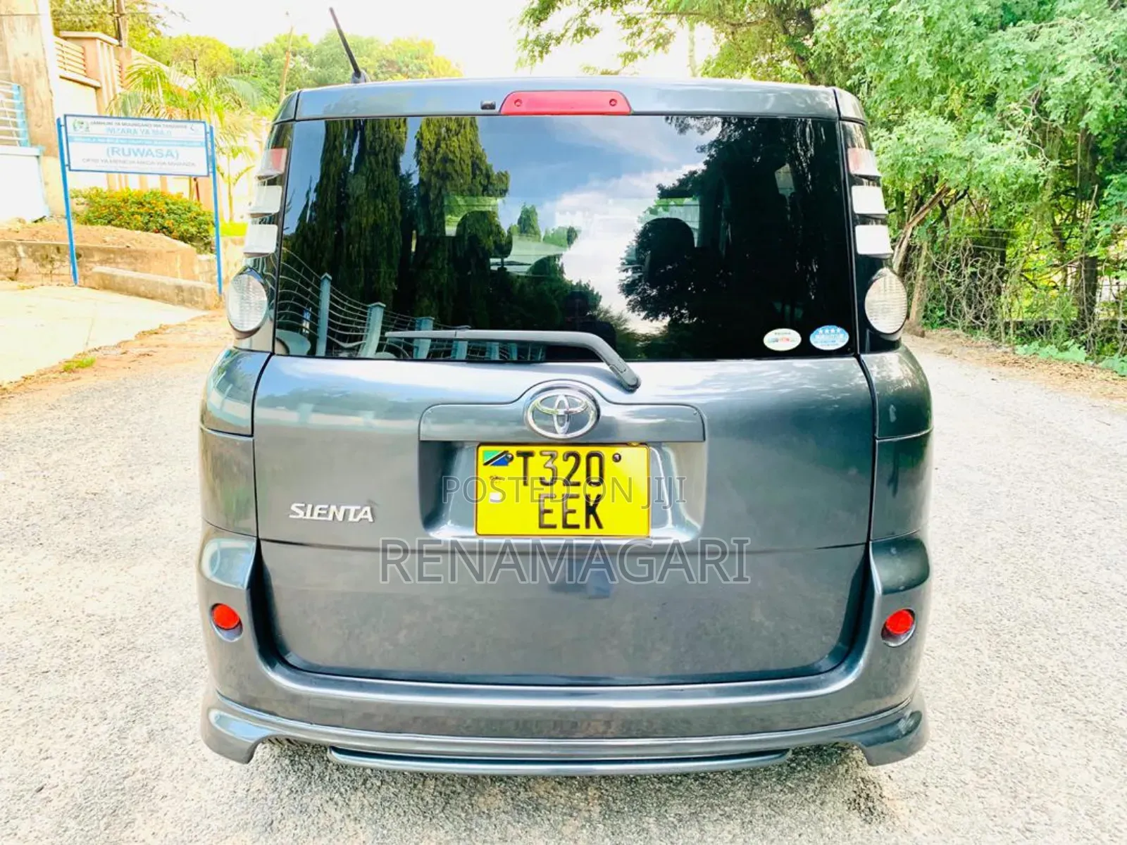 Toyota Sienta 2006 Gray