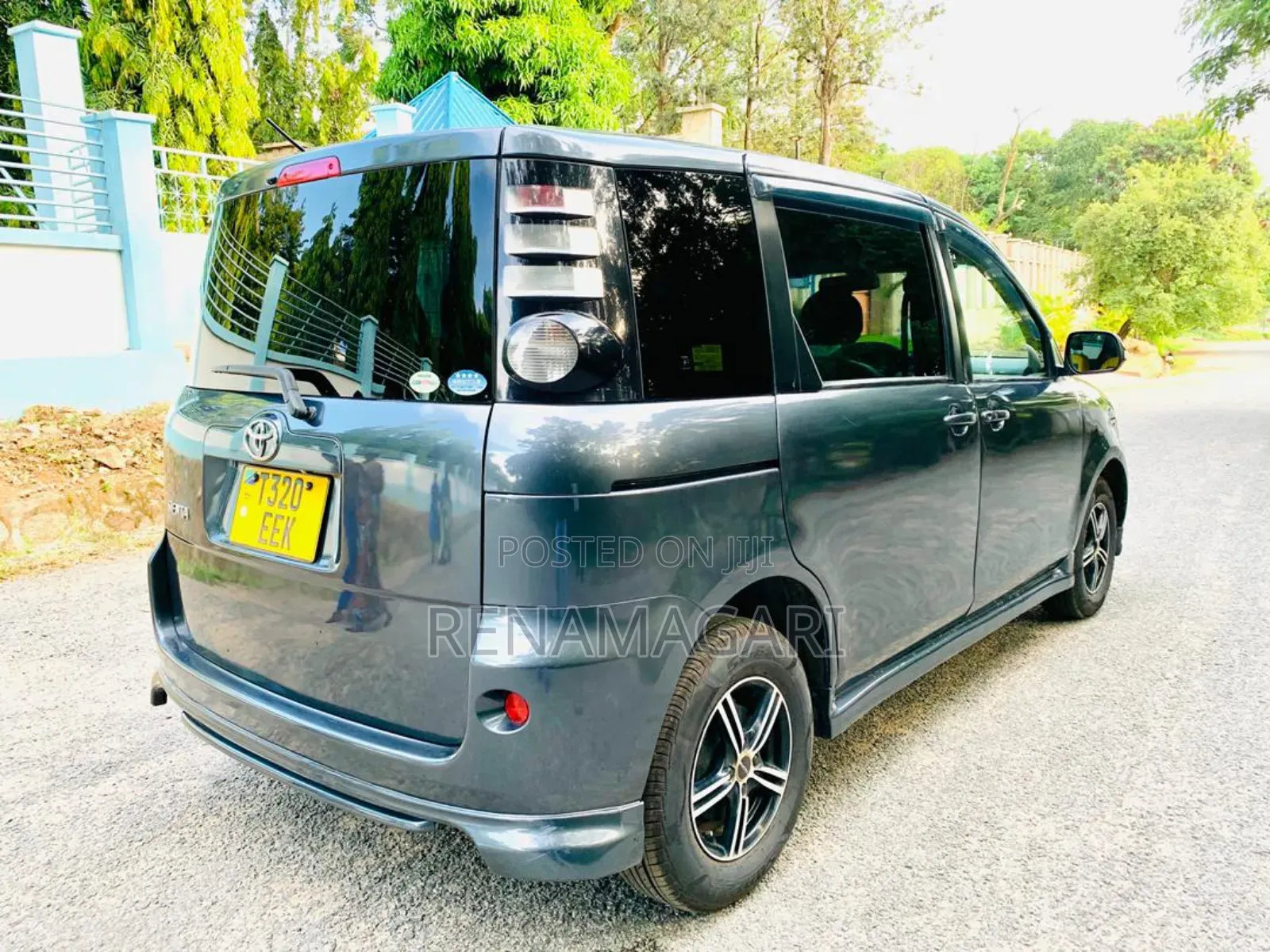 Toyota Sienta 2006 Gray