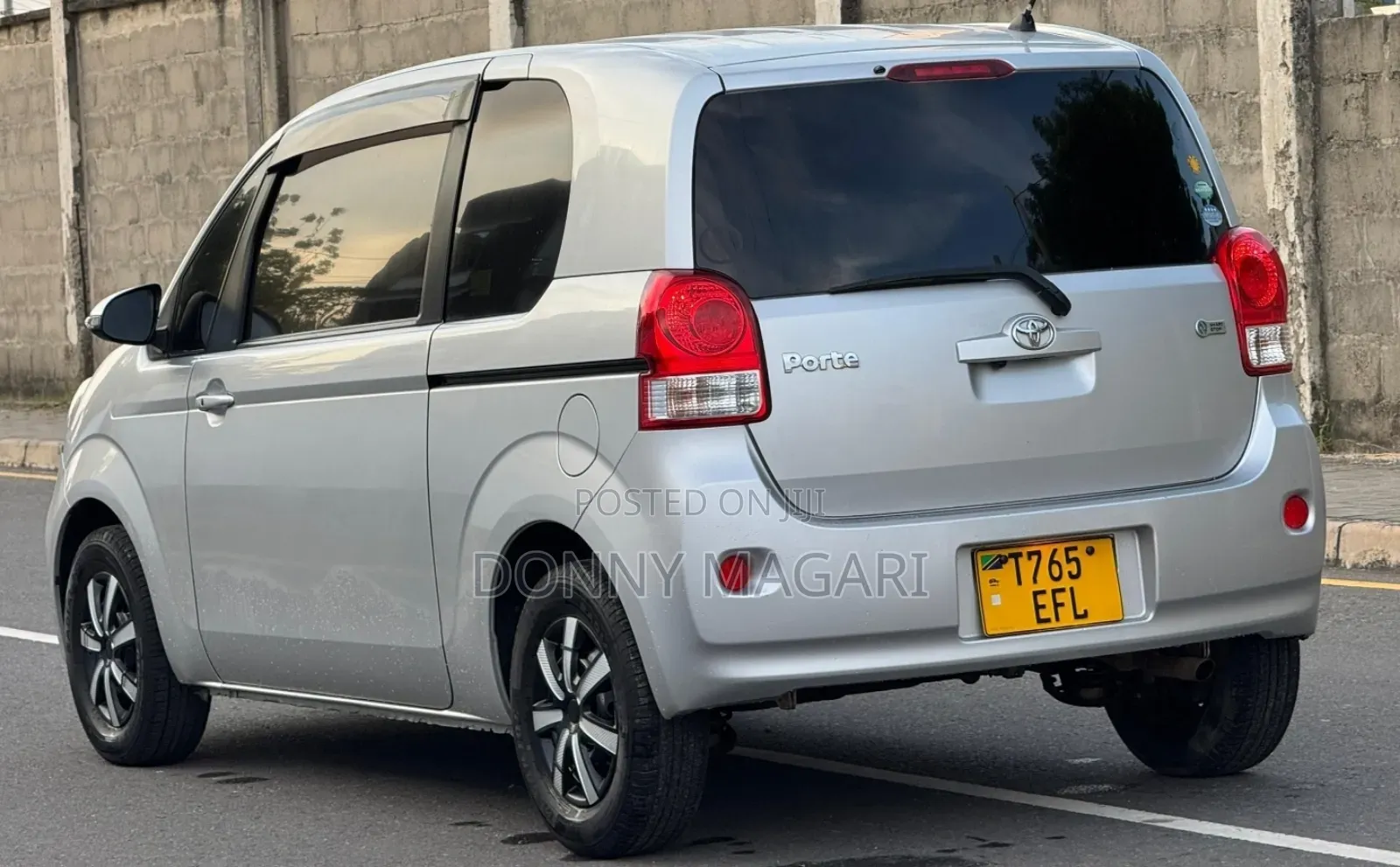 Toyota Porte 2012 Silver