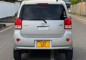 Toyota Porte 2012 Silver