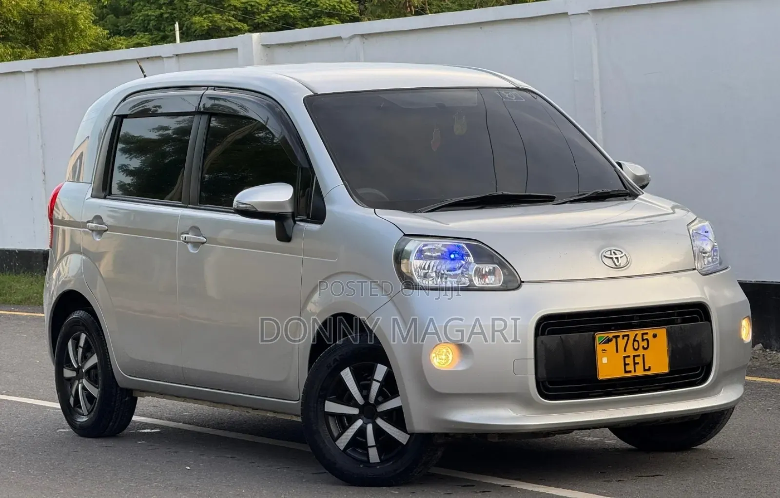 Toyota Porte 2012 Silver
