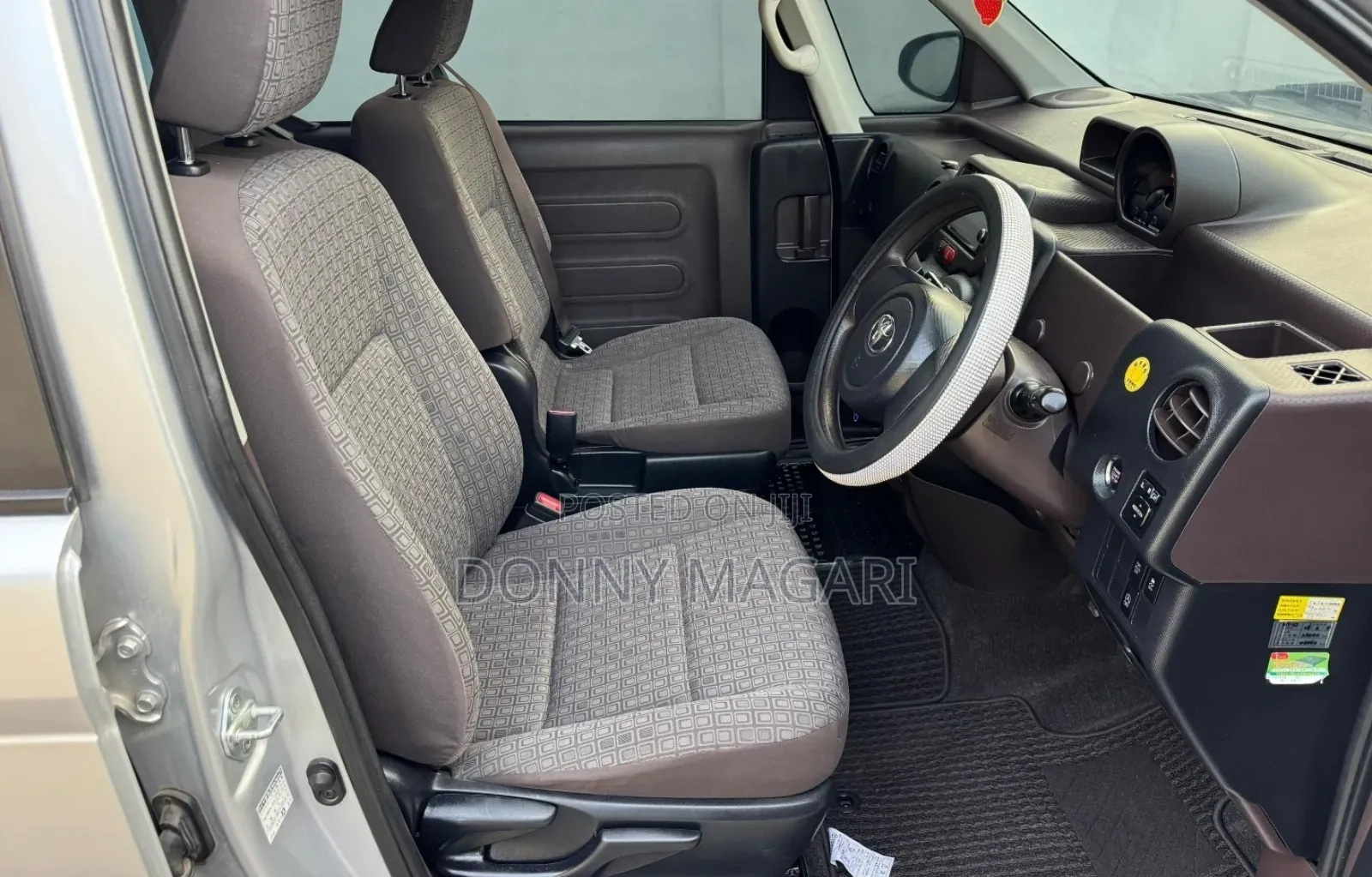 Toyota Porte 2012 Silver