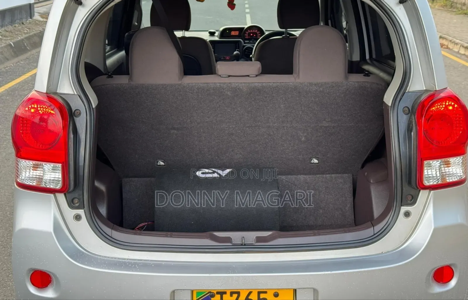 Toyota Porte 2012 Silver