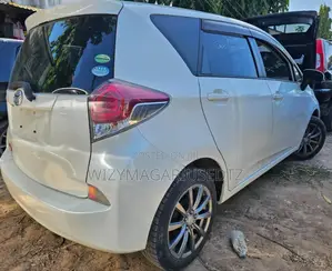 Toyota Ractis 2014 Off white
