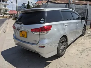 Toyota Wish 2012 Silver