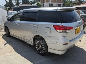 Toyota Wish 2012 Silver