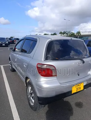 Toyota Vitz 2006 Silver