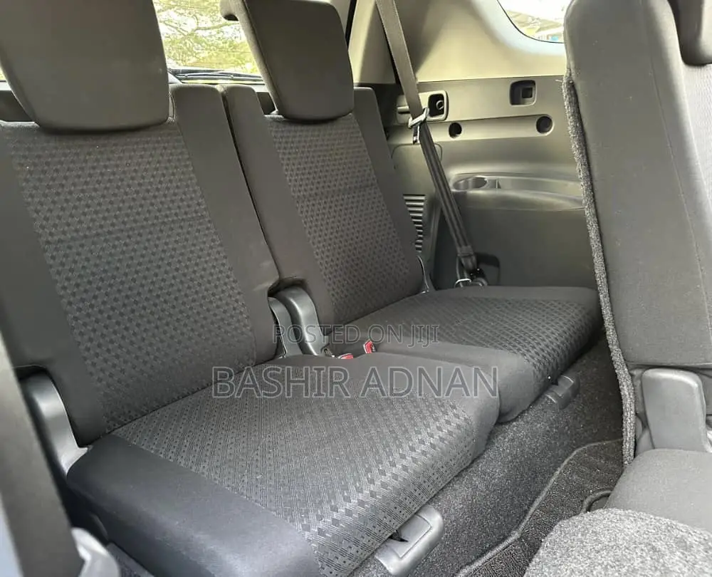 Toyota Vanguard 2012 White