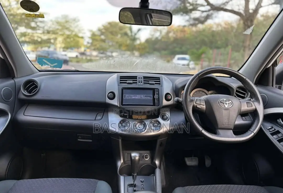 Toyota Vanguard 2012 White