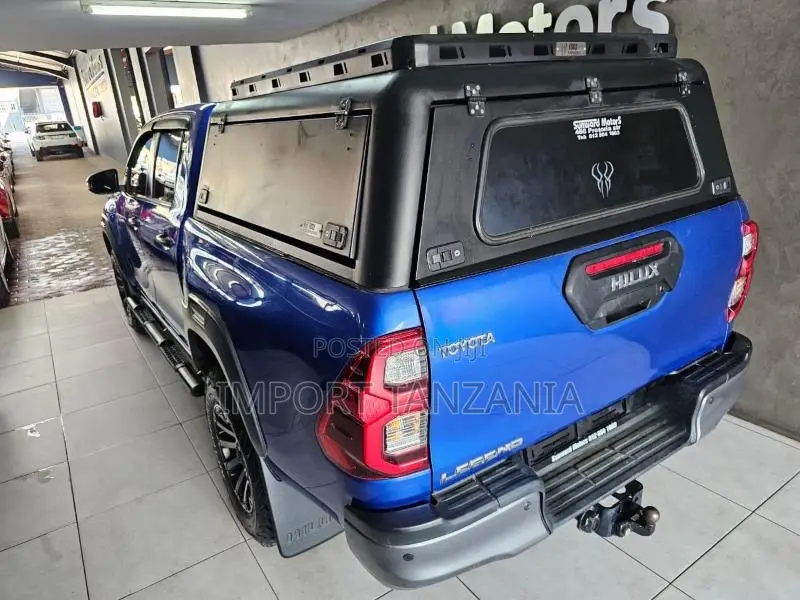 Toyota Hilux 2021 Blue
