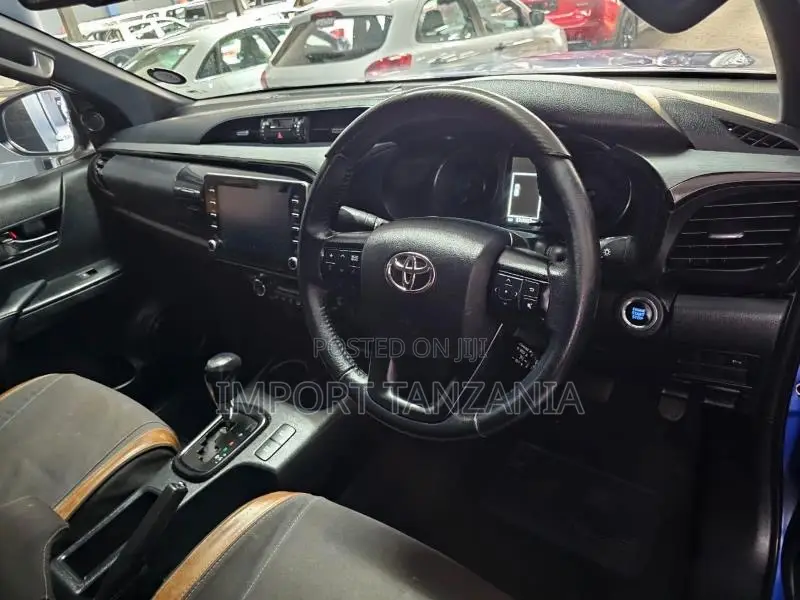 Toyota Hilux 2021 Blue