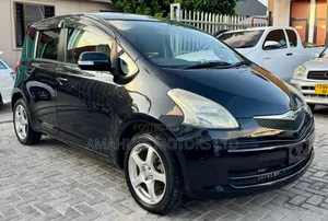 Toyota Ractis 2006 Black