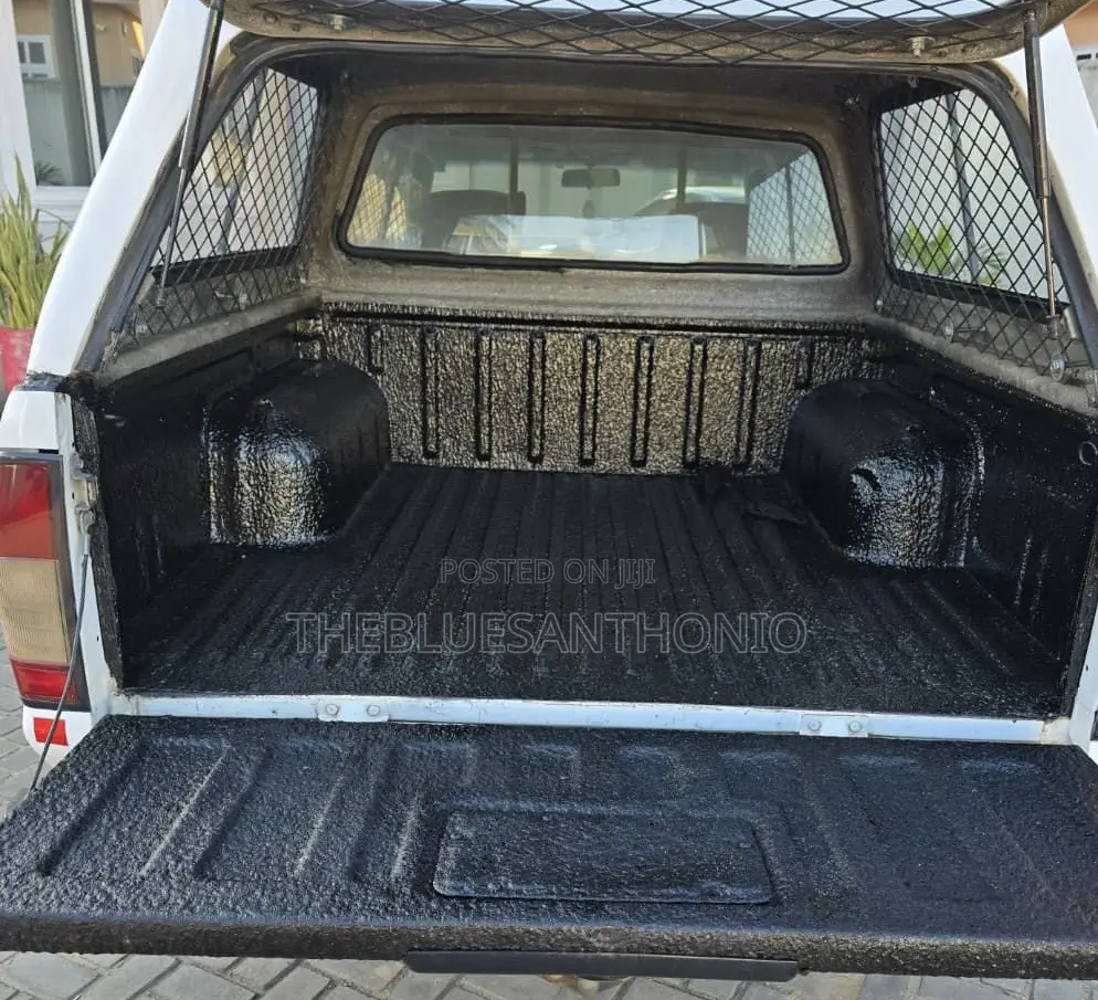 Nissan Hardbody 2019 White