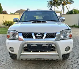 Nissan Hardbody 2019 White