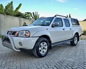 Nissan Hardbody 2019 White