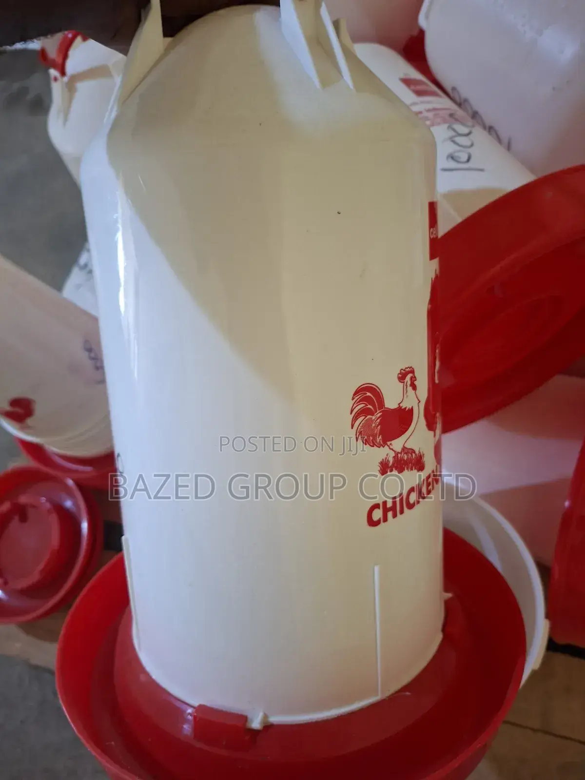 Chicken Drinker (Vyombovya Maji )