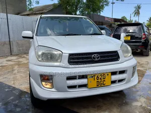 Toyota RAV4 Base AWD 2001 White