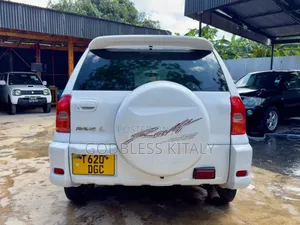 Toyota RAV4 Base AWD 2001 White