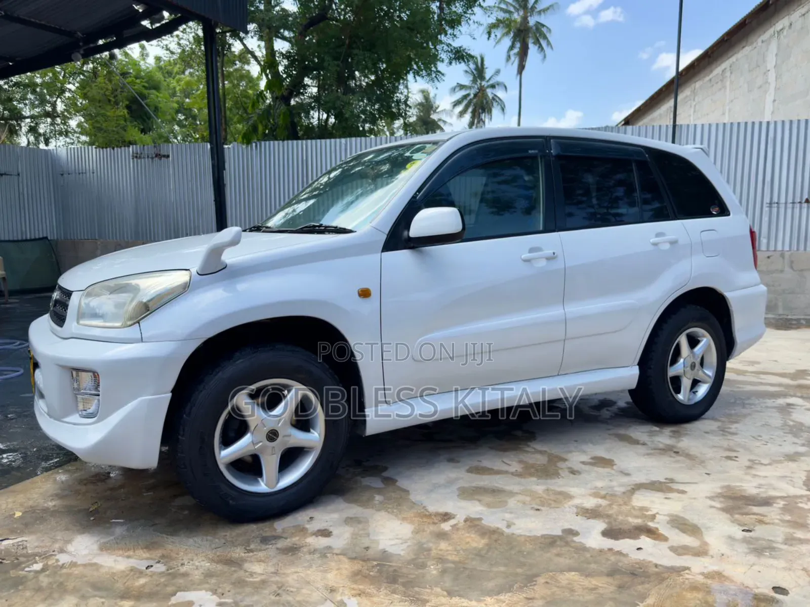 Toyota RAV4 Base AWD 2001 White