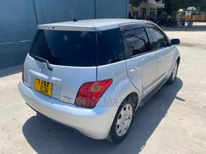 Toyota IST 2004 Silver