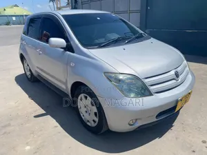 Toyota IST 2004 Silver