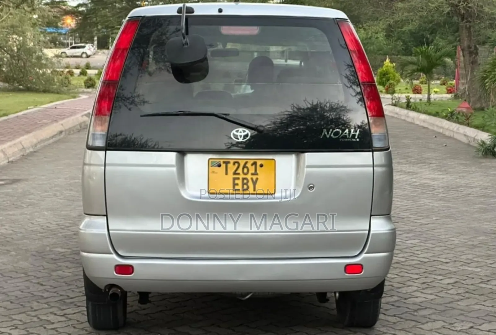 Toyota Noah 2002 Silver