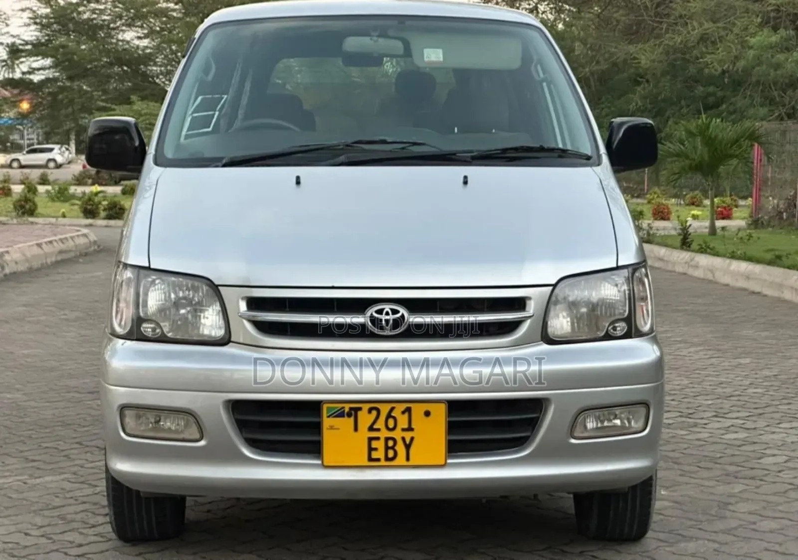 Toyota Noah 2002 Silver