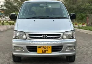 Toyota Noah 2002 Silver