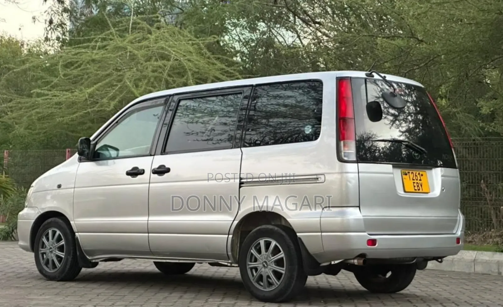 Toyota Noah 2002 Silver