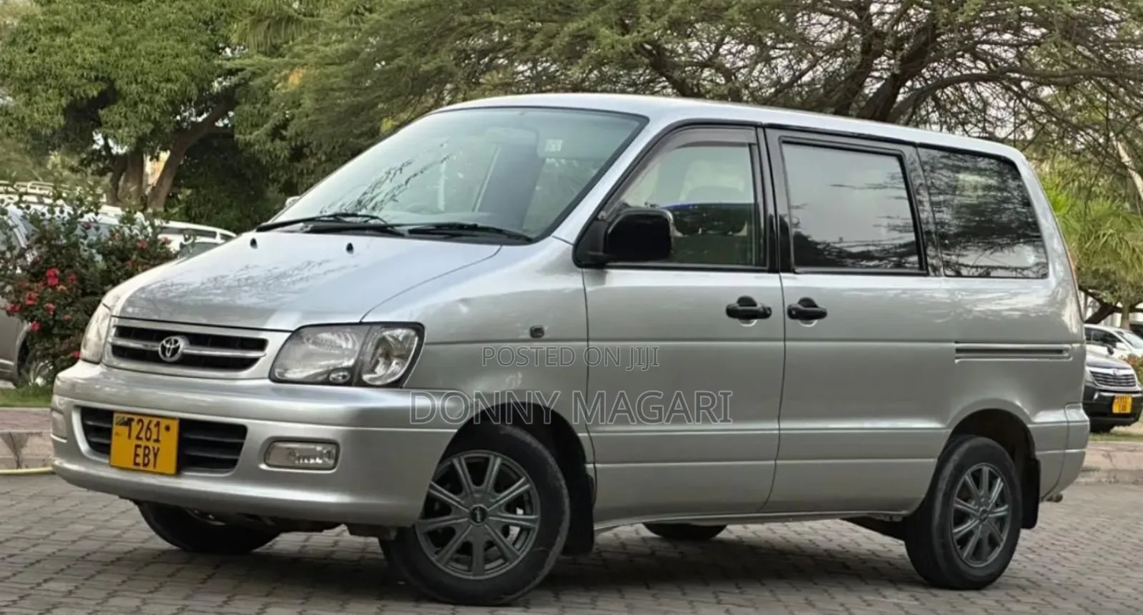 Toyota Noah 2002 Silver