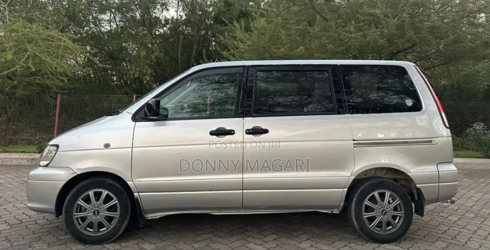 Toyota Noah 2002 Silver