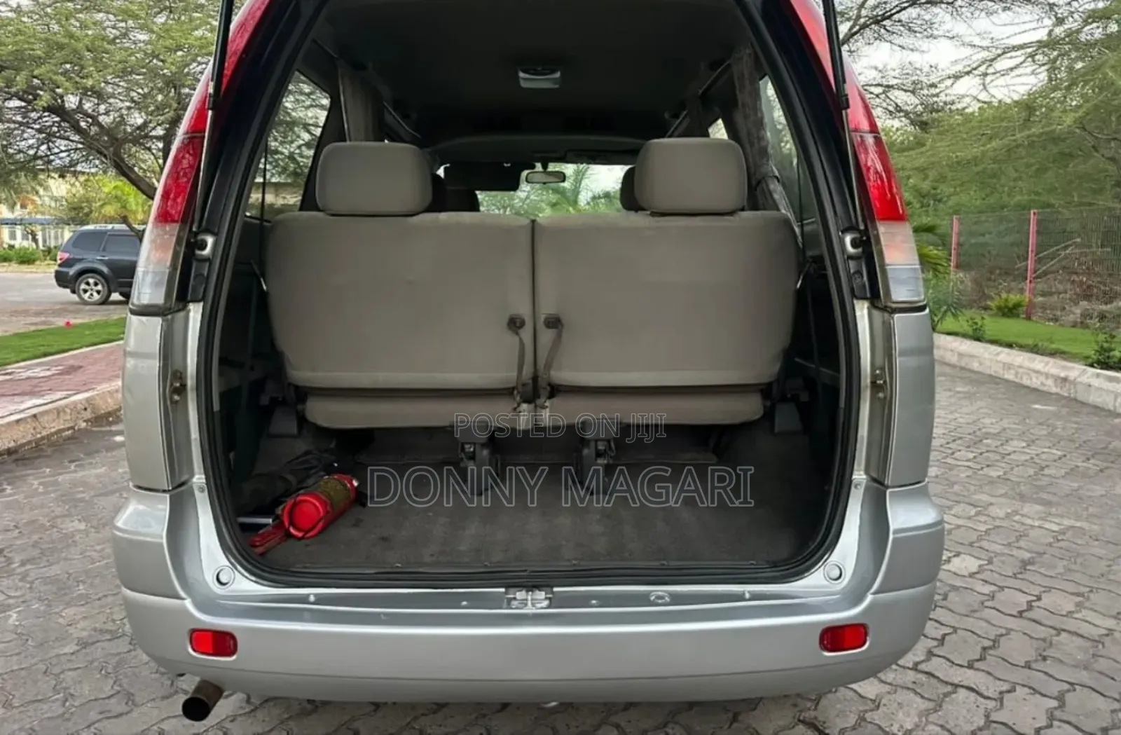 Toyota Noah 2002 Silver